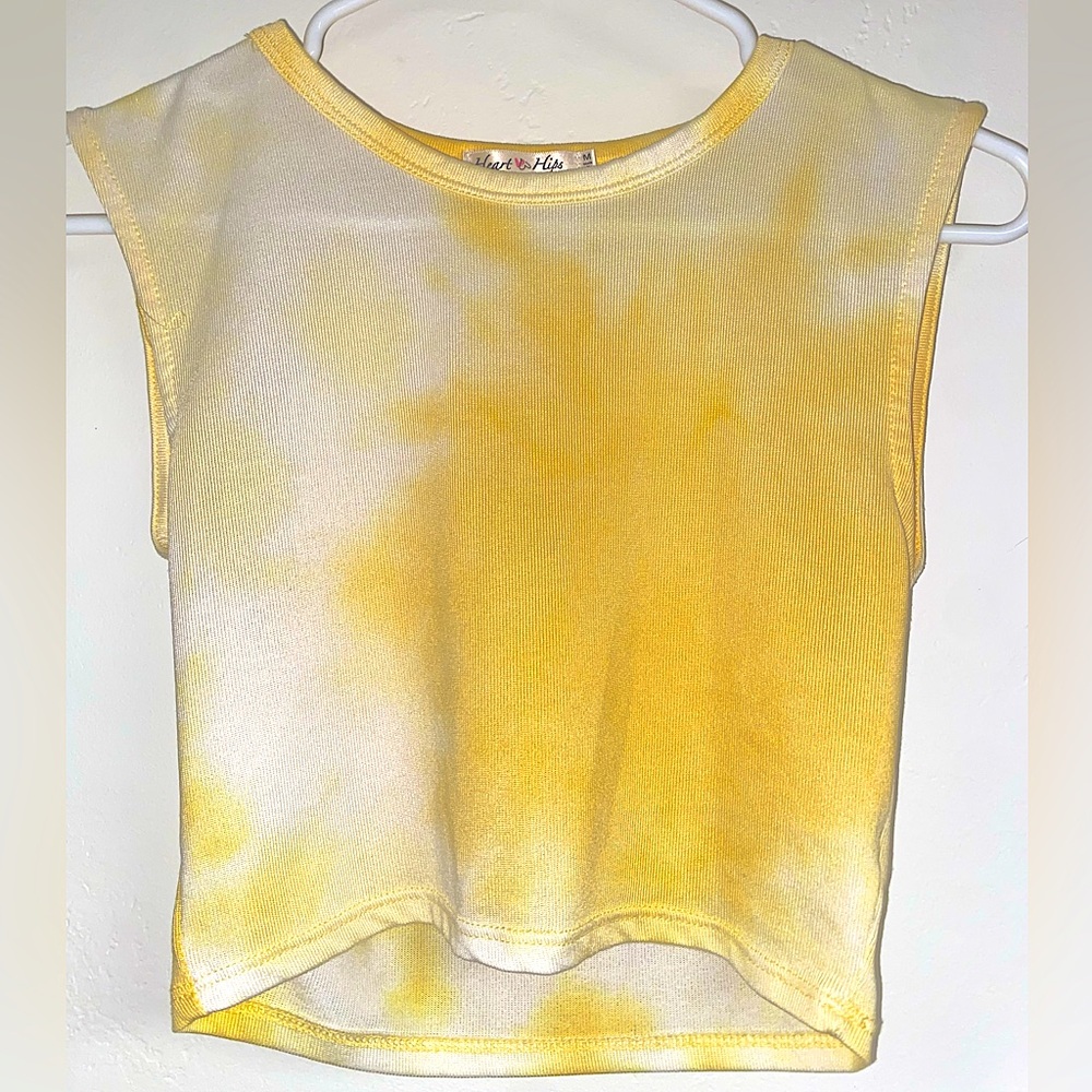 Boutique cropped yellow tie-dye tank top